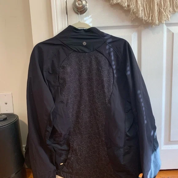 Lululemon windbreaker - Picture 2 of 2